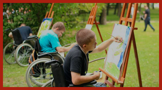 дети инвалиды рисуют на природе