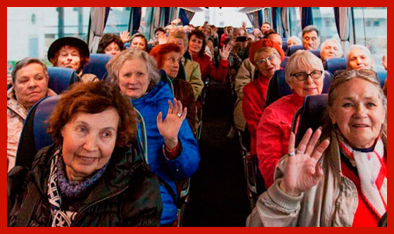 пенсионеры на экскурсии в Москве